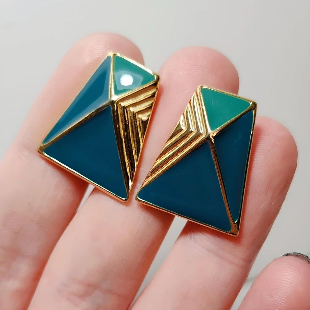 Trifari Green Enamel Geometric Gold Tone Clip on Earrings 80's 90' Vintage NOS